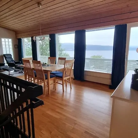 Sentralt Hus Med Flott Utsikt *