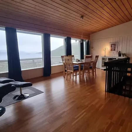 Sentralt Hus Med Flott Utsikt